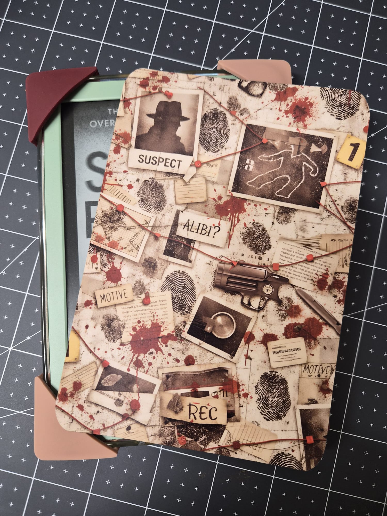 Case File Noir – Detective Crime Board E-Reader Insert