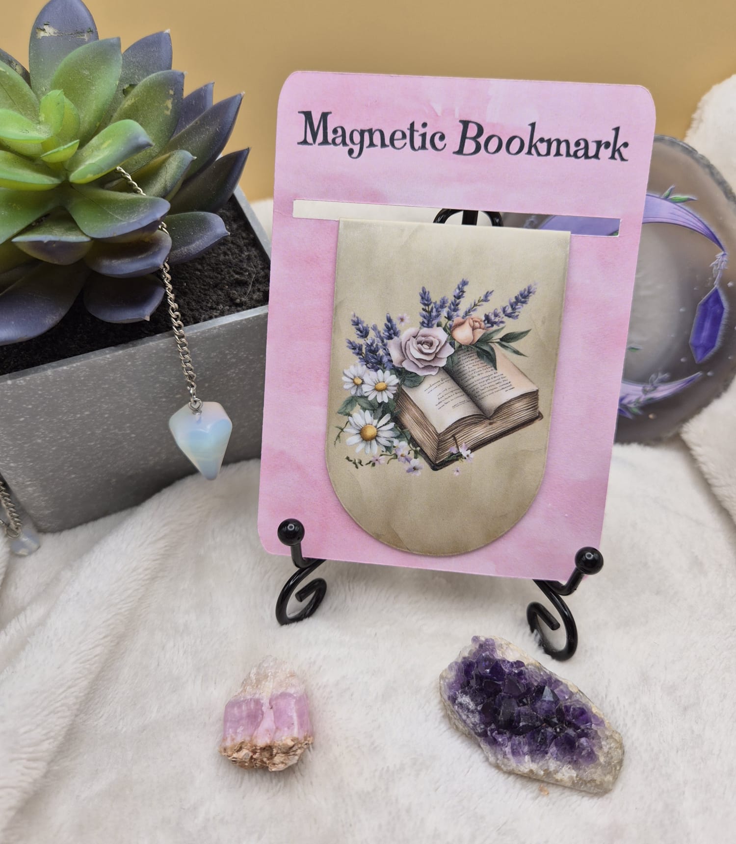 Magnetic Floral Bookmark – Vintage Book Design
